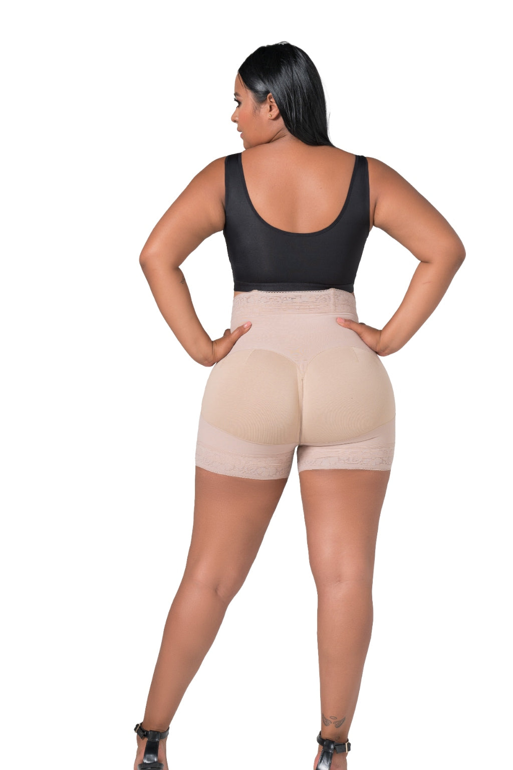 Short Levanta Cola Diseñado con Control Bandas Antideslizantes Beige