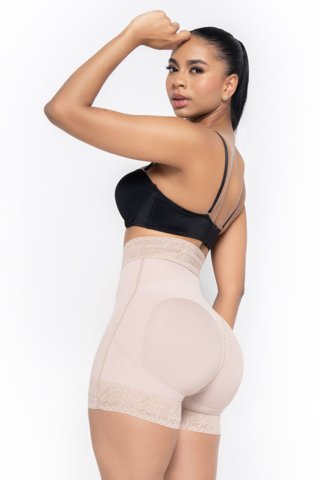 Short Levanta Cola Extracorto Beige Short Levanta Cola Extracorto Talle Alto Beige