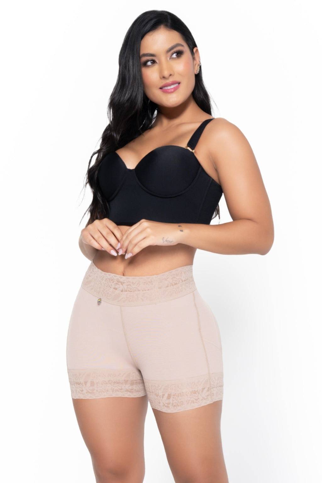 Short Levanta Cola Extracorto Beige Extracorto Talle Medio de Alta Beige