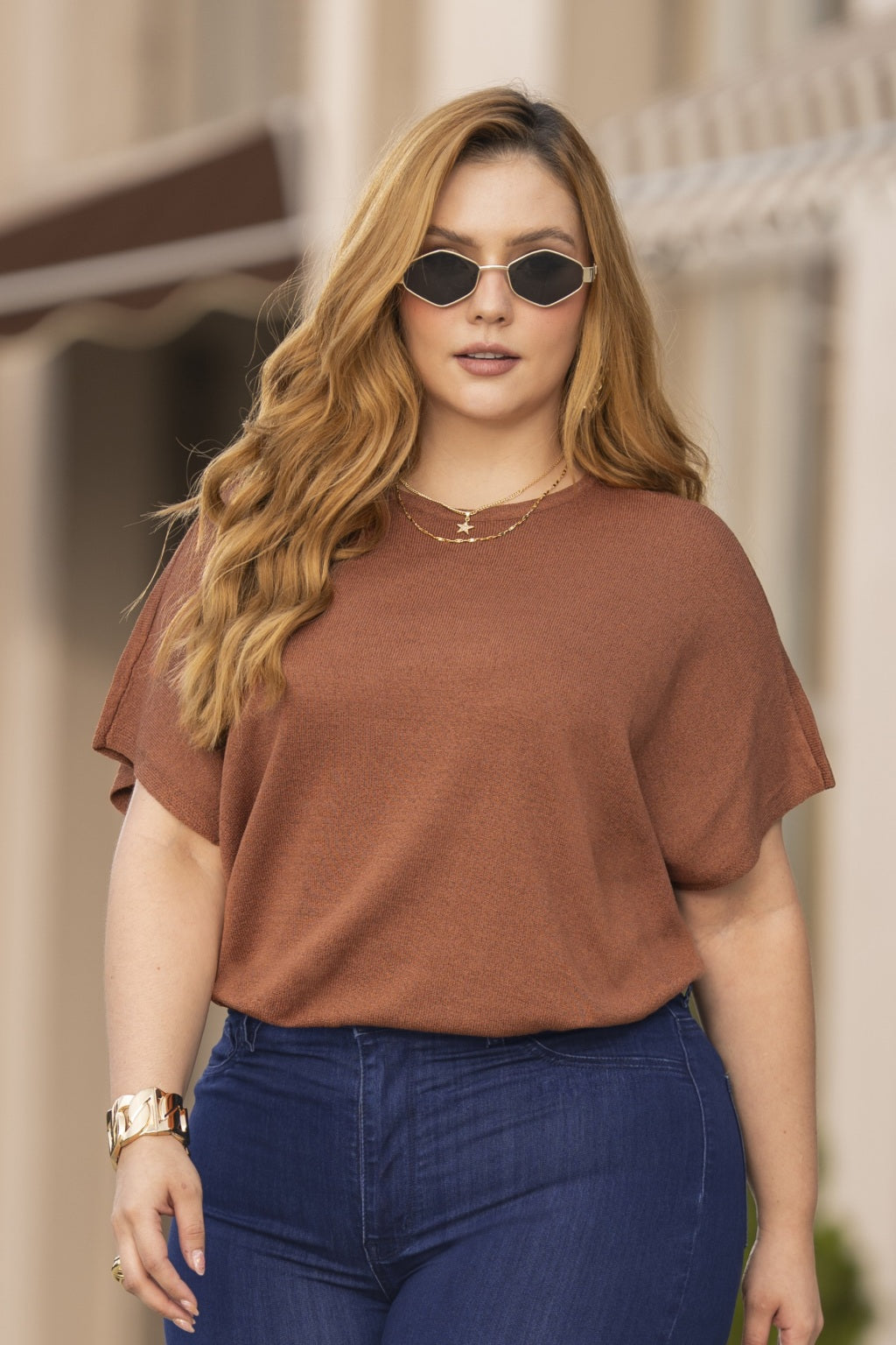 Blusa Manga Corta Cuello Redondo Café para Mujer Pretty Woman - vista principal