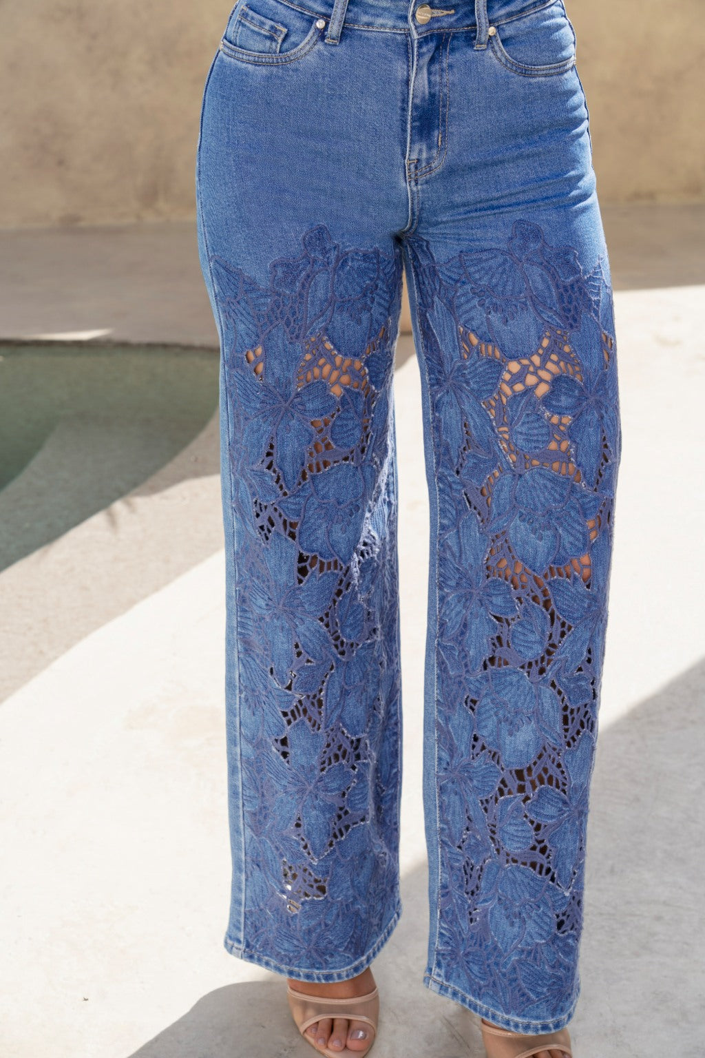 Jeans Estilo Wide Leg Tiro Alto Tela Denim Tela Denim Stretch Azul Medio - Pretty Woman - foto 4 de 4