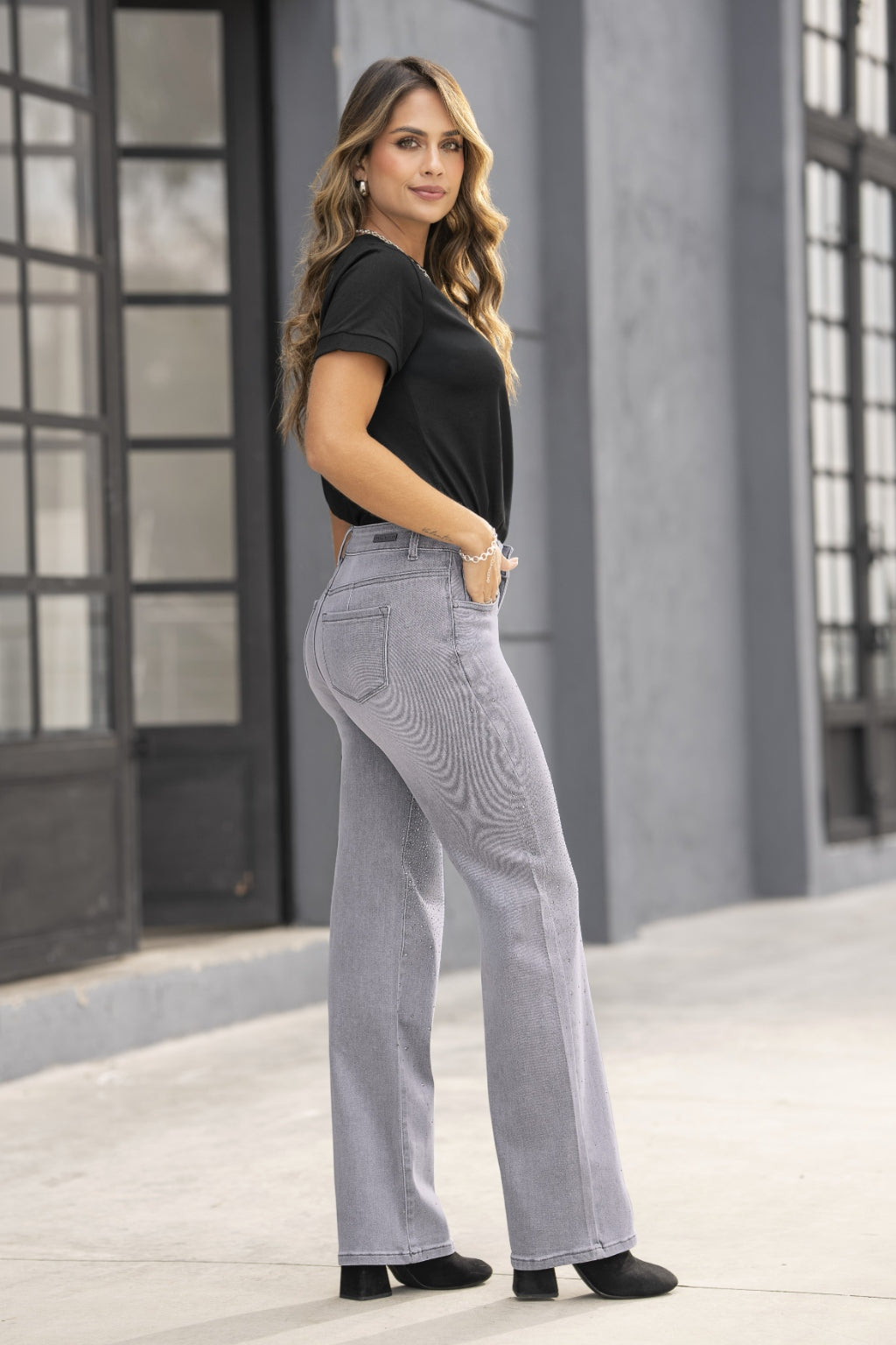 Jeans Tiro Alto Bota Straight Wide Gris para Mujer Pretty Woman - foto 2