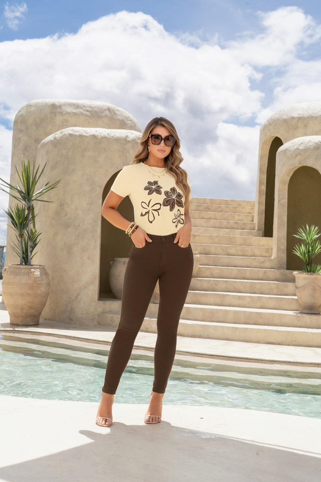 Camiseta Manga Corta Cuello Redondo Aplique Bordado con Perlas Decorativas