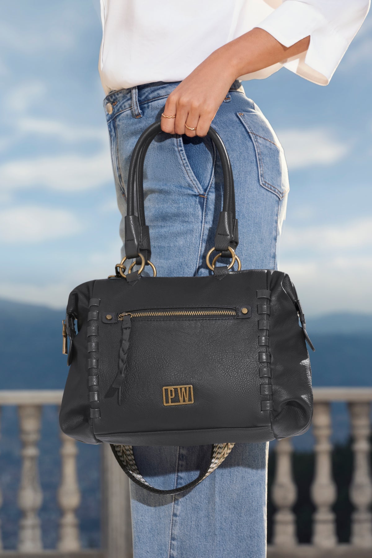 Bolso en Napa con Zipper 5 Bolsillos Internos Agarradera para Manos / Correa Ajustable