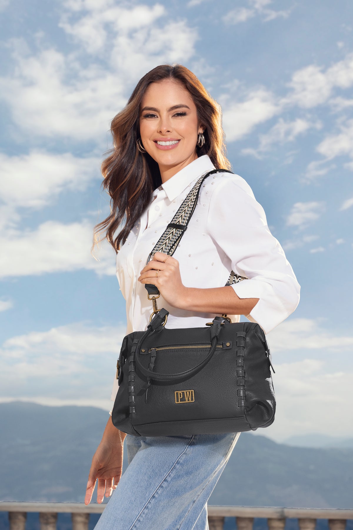 Bolso en Napa con Zipper 5 Bolsillos Internos Agarradera para Manos / Correa Ajustable