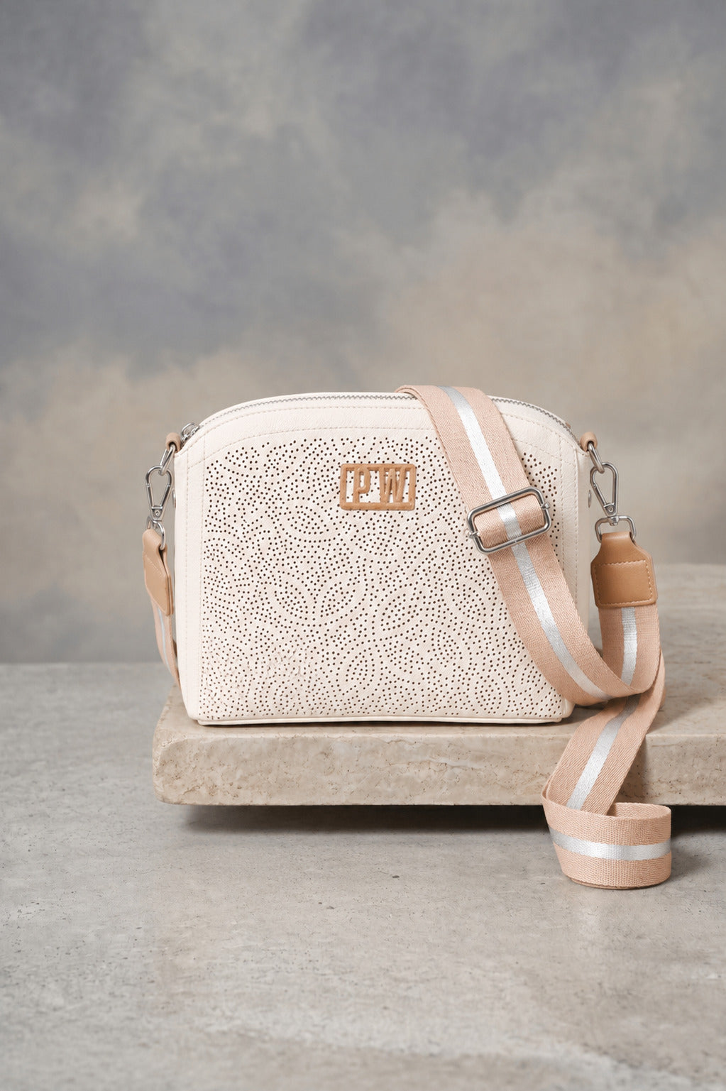 Bolso con Zipper / Decoración Tipo Filigrana Agarradera para Manos Correa Ajustable