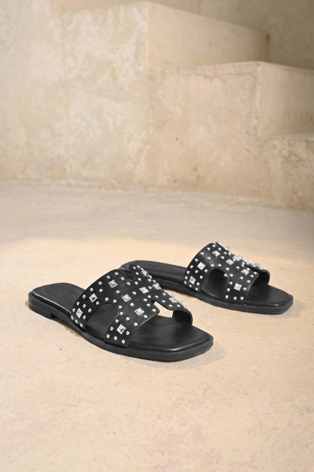Sandalia Flat en Napa con Apliques Decorativos - Pretty Woman, calzado para dama (vista 3)
