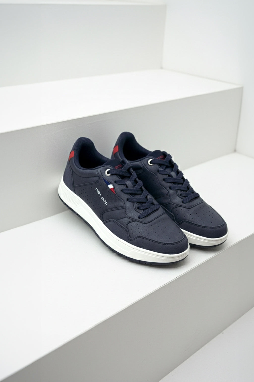 Tenis Deportivo Napa con Apliques en Nobuck - vista de par de tenis deportivo azul marino