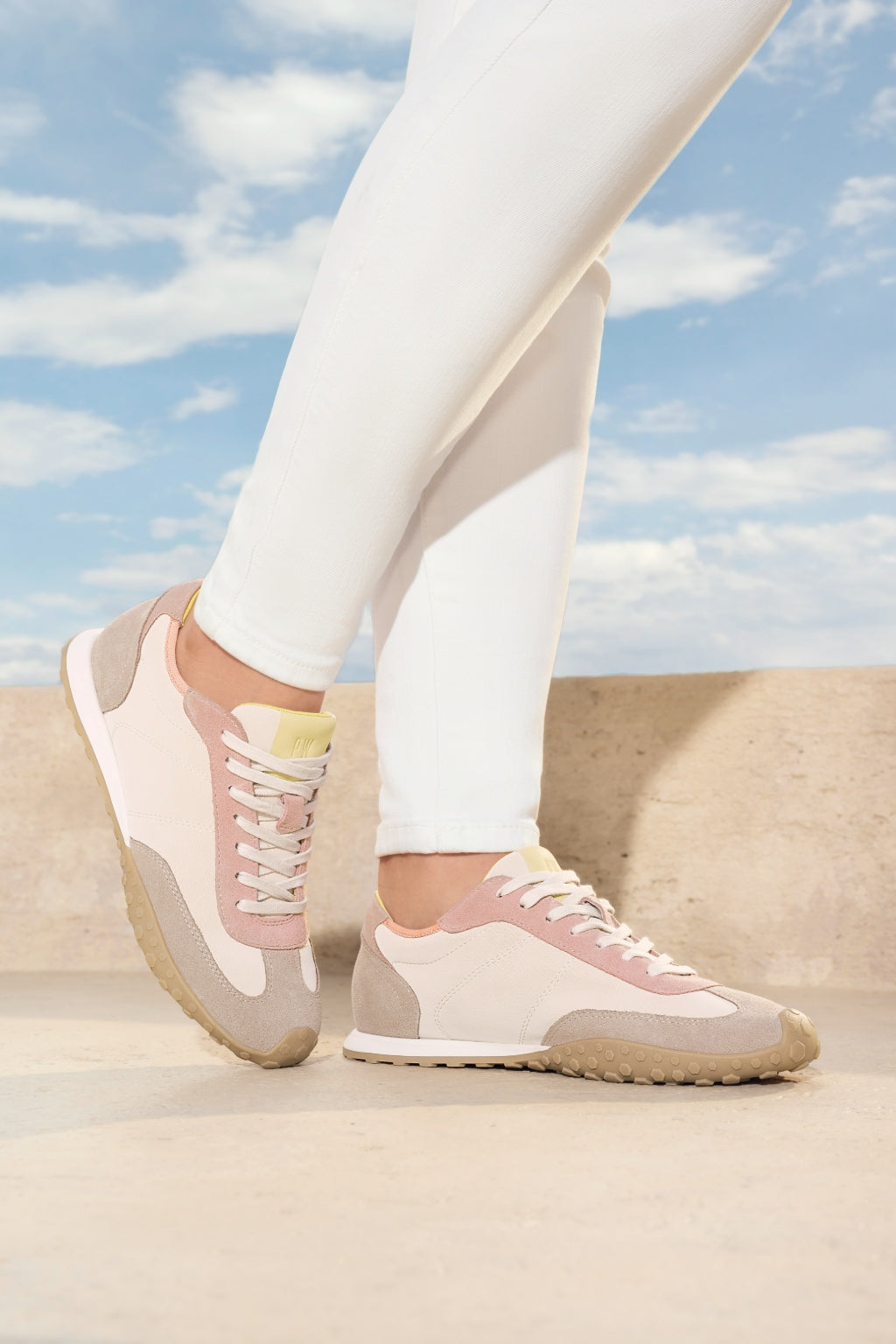 Tenis Dama Flat Material Textil Apliques Pequeños en Nobuck