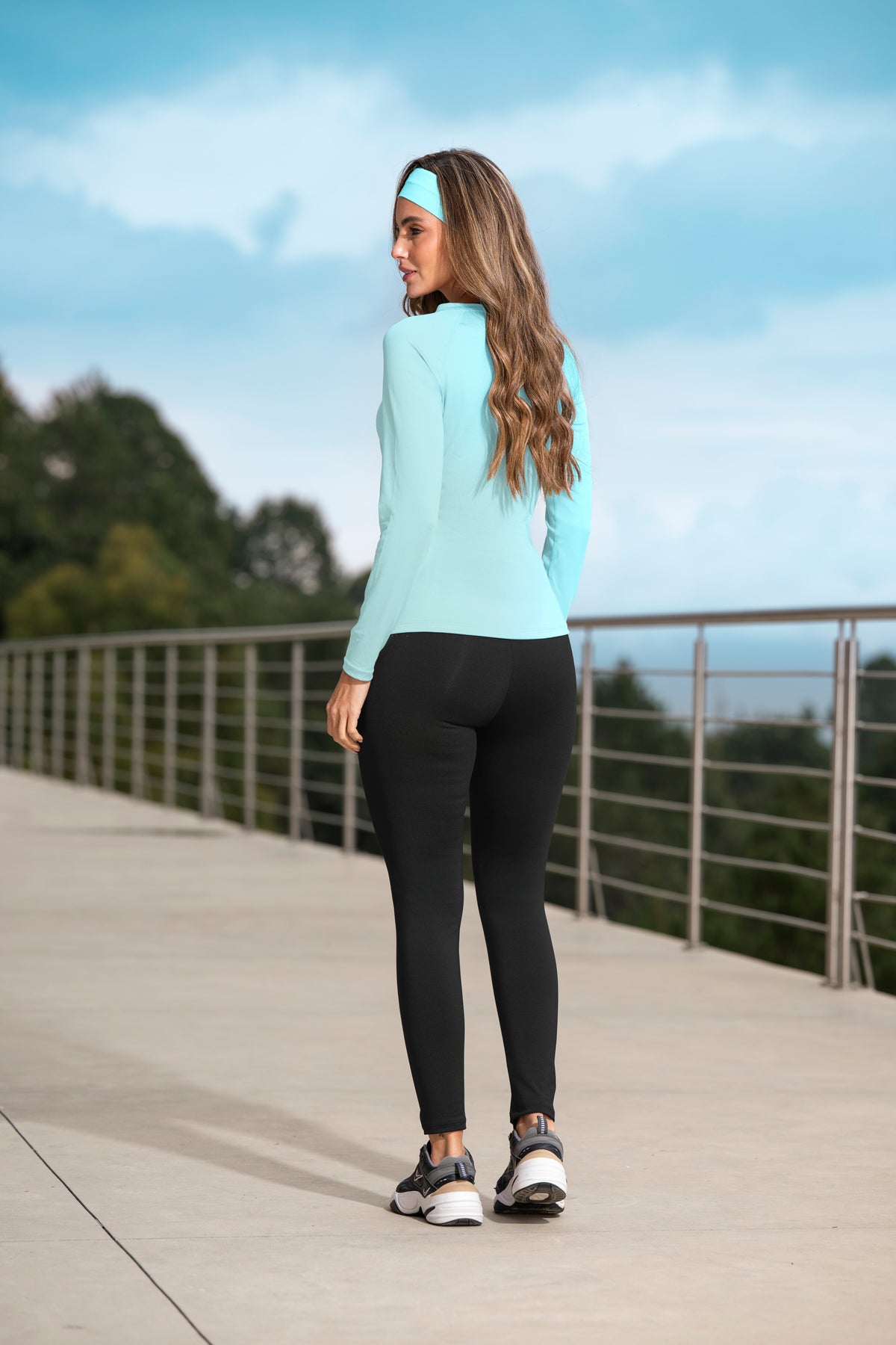 Blusa Deportiva Manga Larga Cuello Redondo Verde Menta