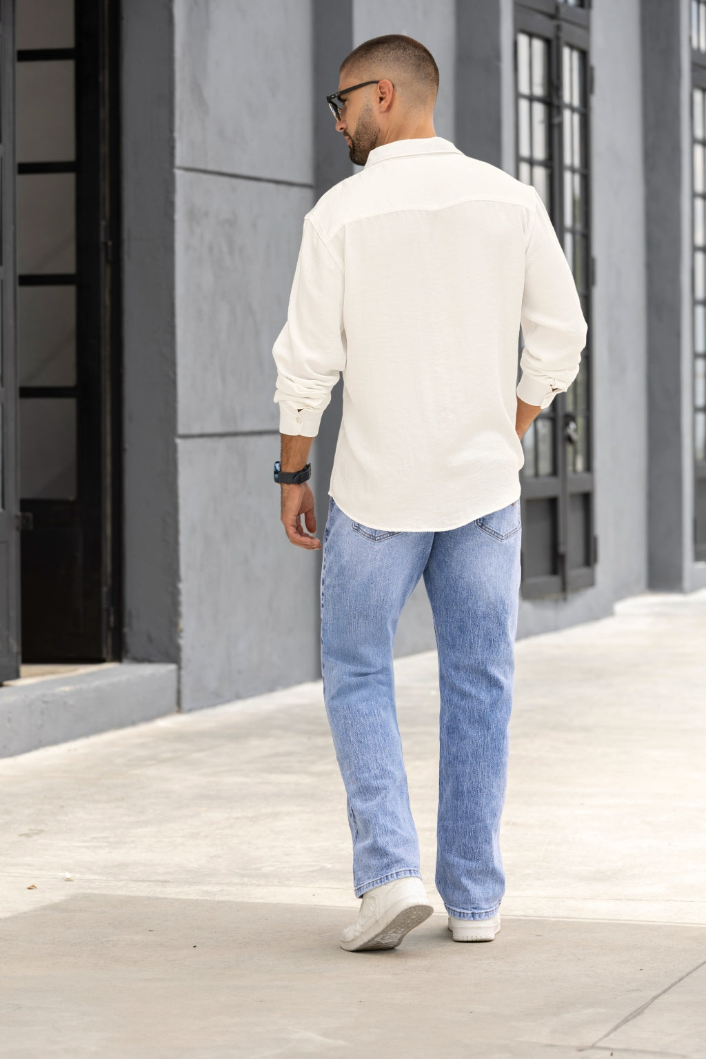 Jeans Bota Straight Bolsillos Delanteros y Traseros Demin Bolsillos Delanteros y Traseros Demin Stretch Proceso de Desgaste Algodón Spandex Azul Medio - Boccelli ropa para hombre, vista 8
