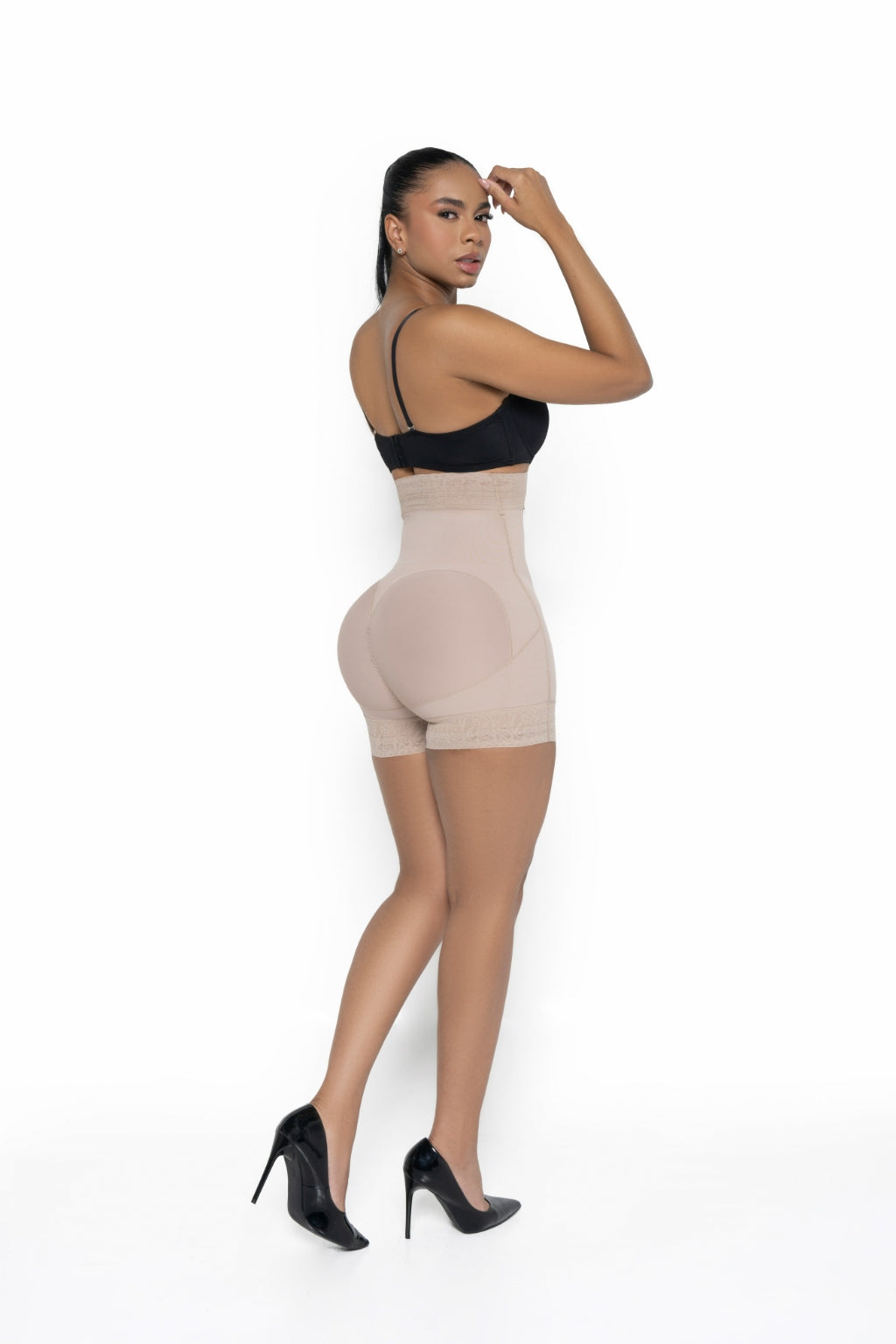 Short Levanta Cola Extracorto