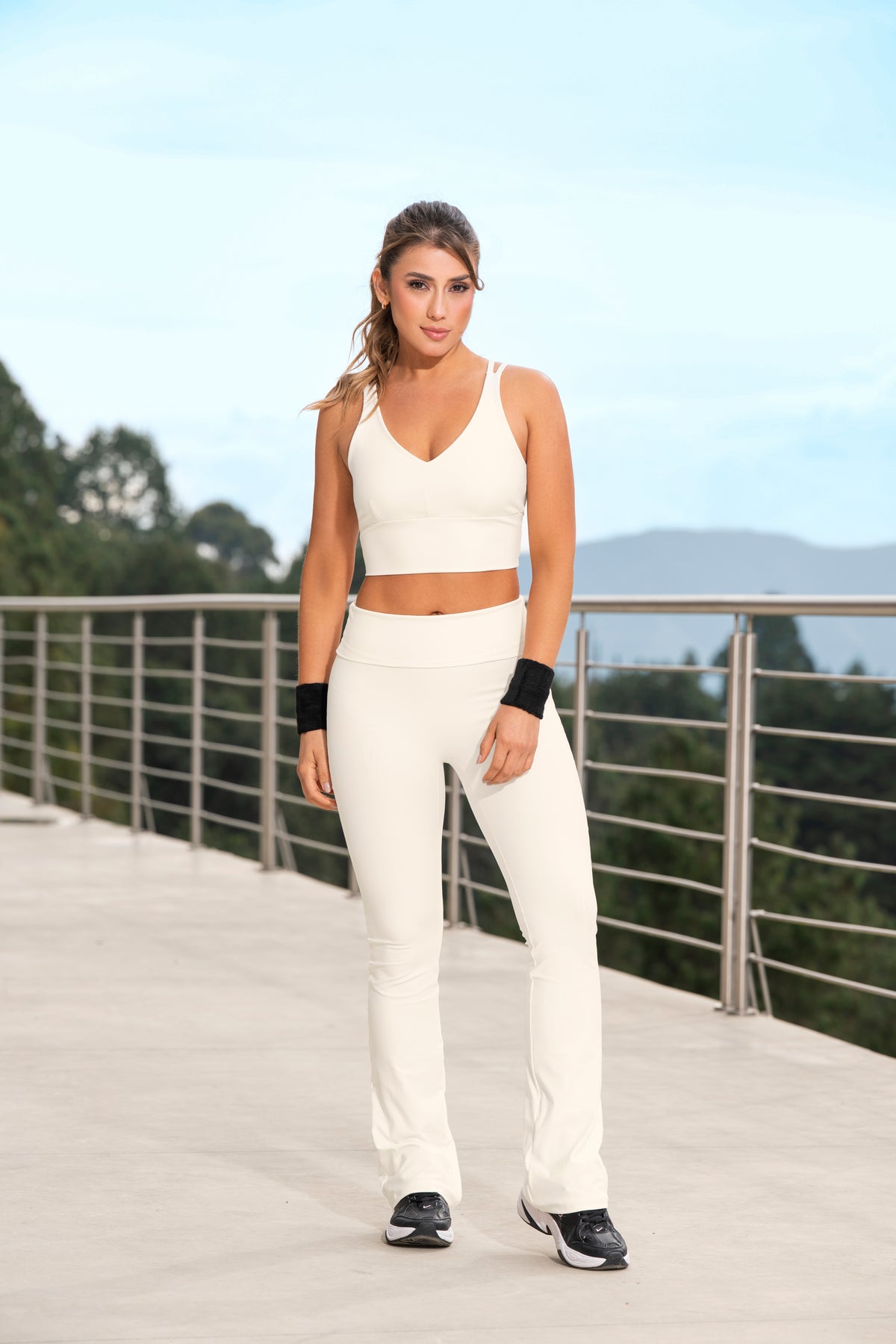 Crop Top Deportivo Manga Sisa Escote en V