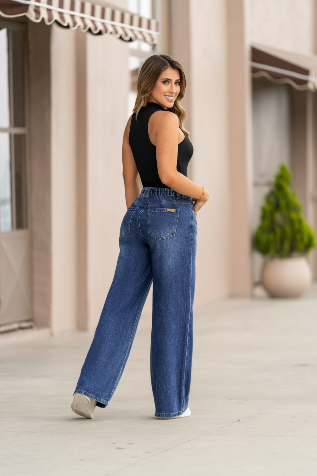 Jeans Estilo Wide Leg Tiro Alto . Tela - Pretty Woman - foto 2 de 3